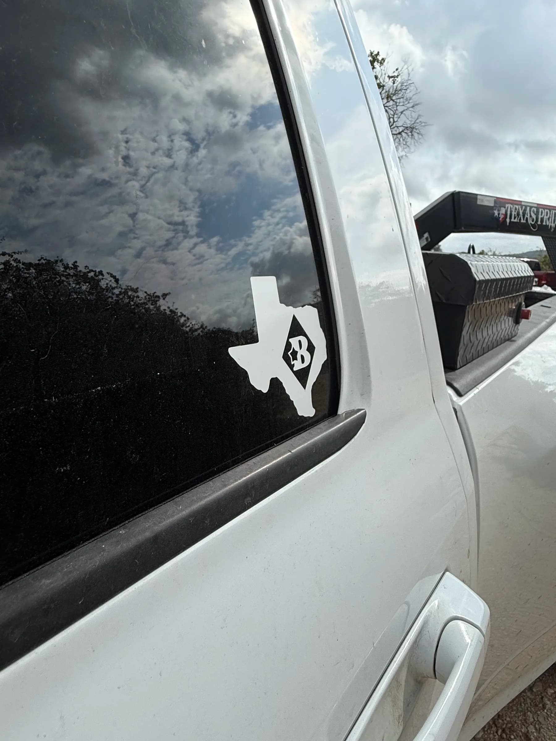 Branded B logo on the work truck at the Ding Dong project